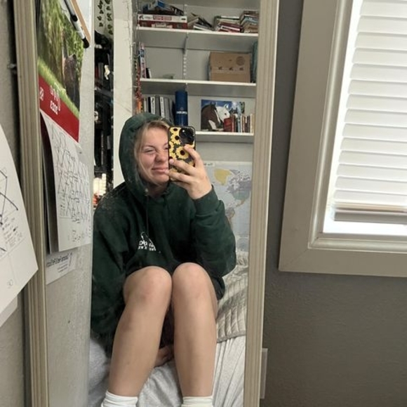 Profile Picture of Ev Wirfs (@eve_rose16) on Poshmark