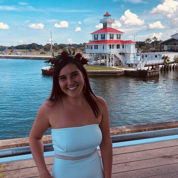 Profile Picture of Lizzy Denenea (@lizzydenenea) on Poshmark