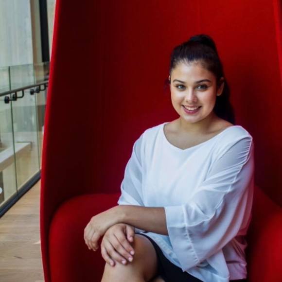 Profile Picture of Juliana Sotomayor (@julianaas1999) on Poshmark