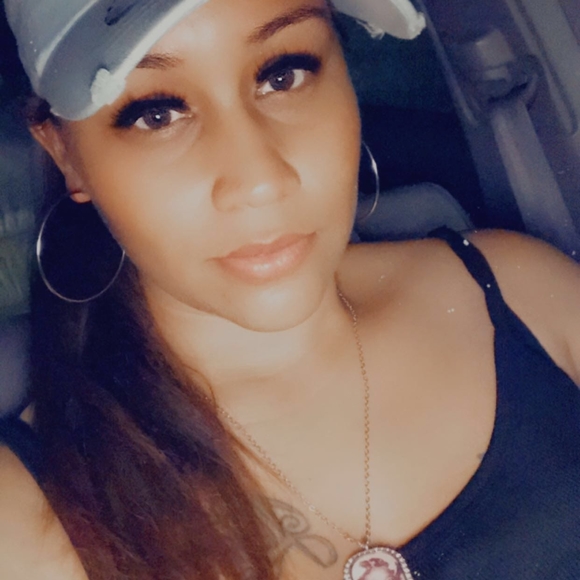 Profile Picture of Skyy Waller (@shaylawaller32) on Poshmark