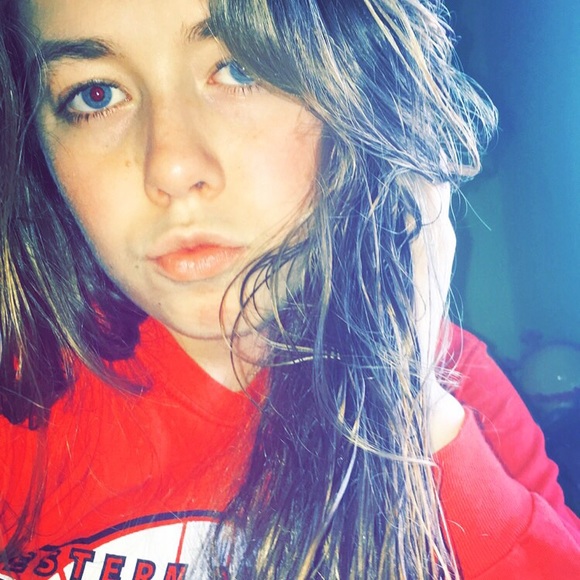 Profile Picture of Hallie Wilgenbusch (@wilhal139) on Poshmark