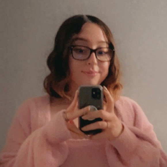 Profile Picture of Jaeleigh Tolmich (@jaeleightolmich) on Poshmark