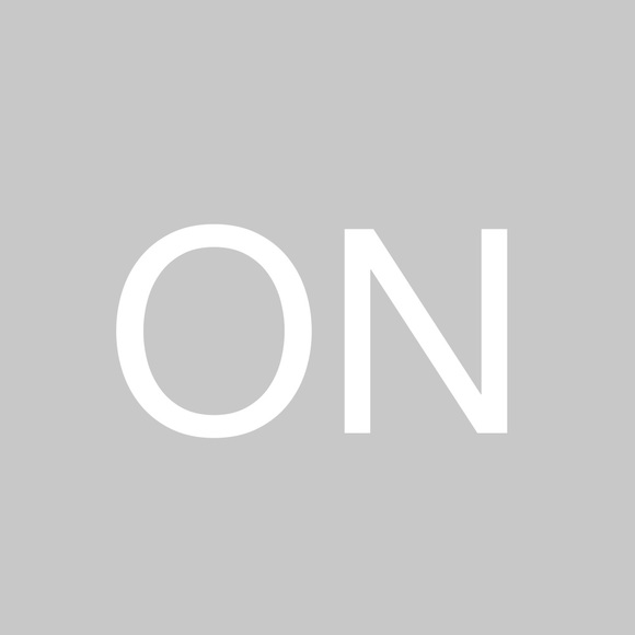 Profile Picture of Olivia Needham (@olivia_needham) on Poshmark