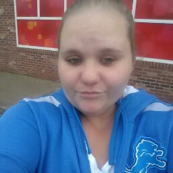 Profile Picture of Amber Ziesmer (@amberziesmer) on Poshmark