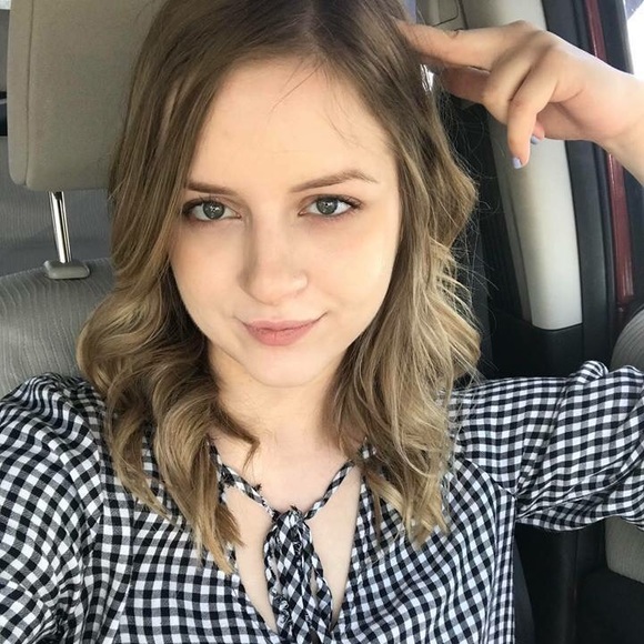 Profile Picture of Tanja Mihajlovic (@tanjamihajlovic) on Poshmark
