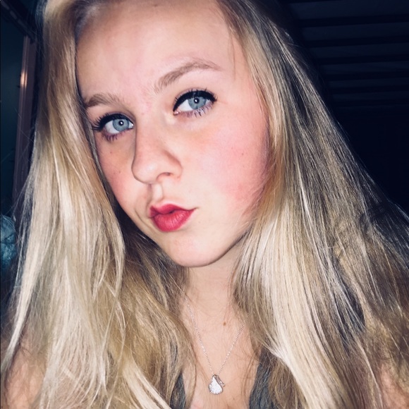 Profile Picture of Annika Zurn (@annika5789) on Poshmark