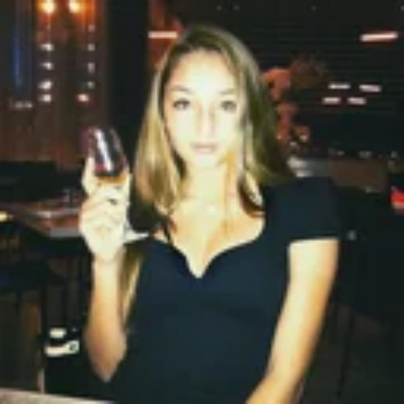 Profile Picture of Hugh Vititow (@hughvititow) on Poshmark