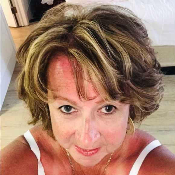 Profile Picture of Maureen Fiyalko (@maureenfiyalko) on Poshmark