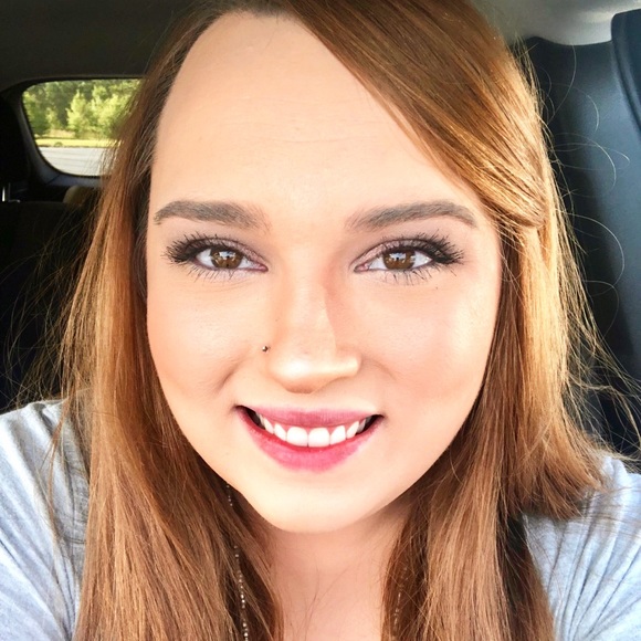 Profile Picture of Lacie James (@lmj2121) on Poshmark