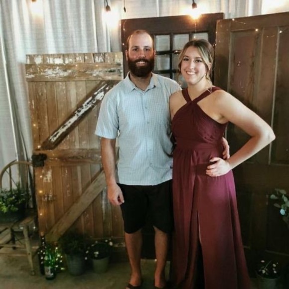 Profile Picture of Taryn Frohlick (@tar_yn_811) on Poshmark