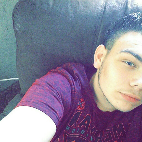Profile Picture of Steven Wells (@wellsz18) on Poshmark