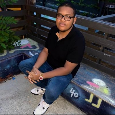 Profile Picture of Robert Combs (@KINGOFCOMBS) on Twitter