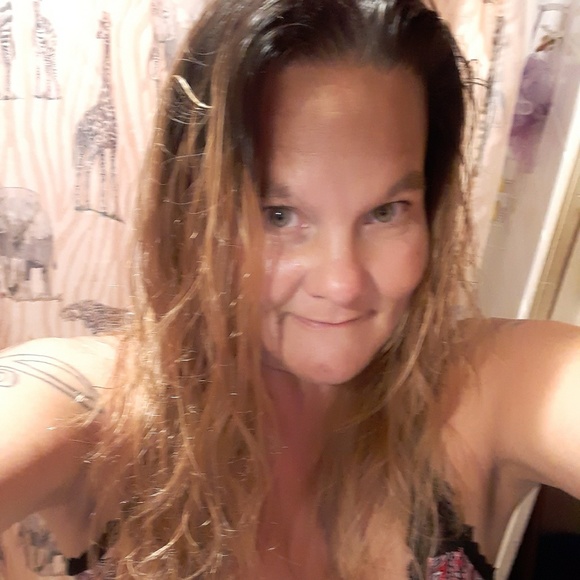 Lee ann Hendrich - Poshmark Profile Picture of Lee ann Hendrich (@l_hendrich) on Poshmark