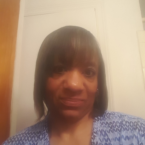 Profile Picture of Pamela Head (@pamelalynn57) on Poshmark