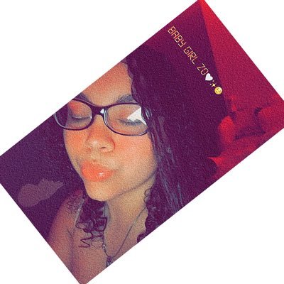 Profile Picture of Zoey Bell (@zoeybell_17) on Twitter