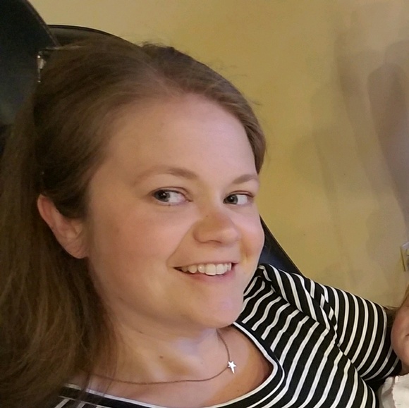 Profile Picture of Kim Hoskins (@kerhoskins) on Poshmark