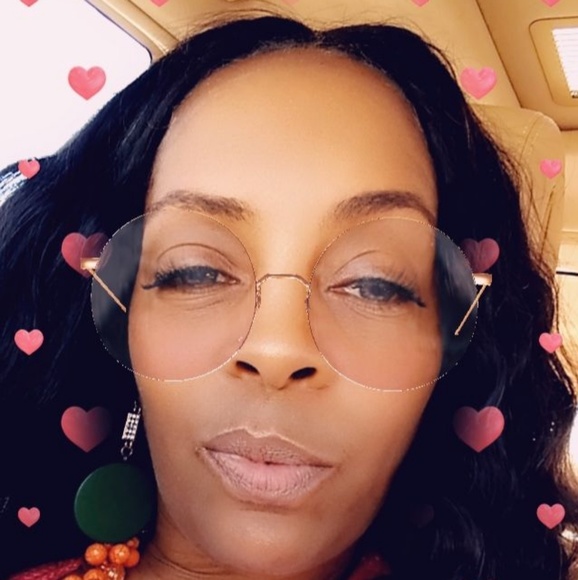 Profile Picture of Sherry Peals (@peals24) on Poshmark