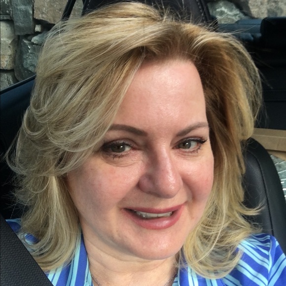 Sue Sarmadi - Poshmark Profile Picture of Sue Sarmadi (@suesarmadi) on Poshmark