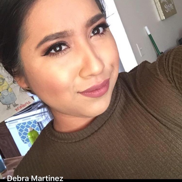 Profile Picture of Debra Martinez (@debra_martinez) on Poshmark