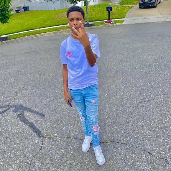 Profile Picture of Quasim Chapman (@playboiqua) on Poshmark