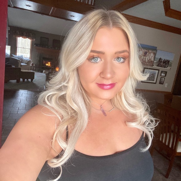 Profile Picture of Lauren Laheta (@lnlaheta) on Poshmark