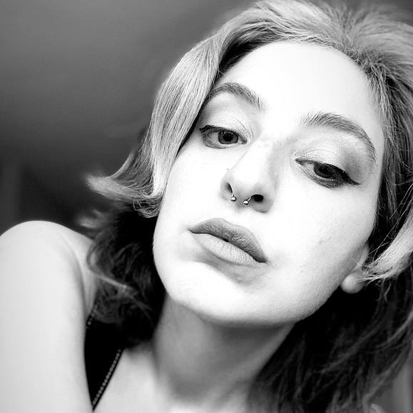 Profile Picture of Alexandra Samara (@alsch28) on Poshmark