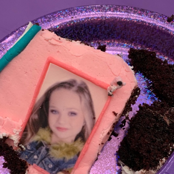 Profile Picture of Yael Grinstein (@yaelgrinstein) on Poshmark