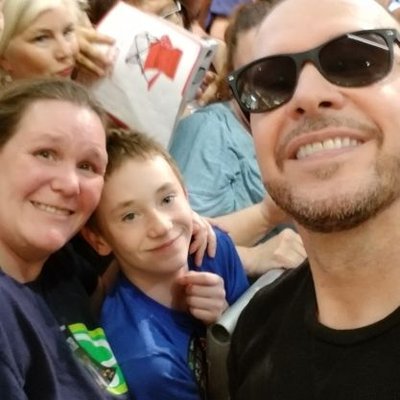 Profile Picture of April Thompson (@Love_bhlove) on Twitter