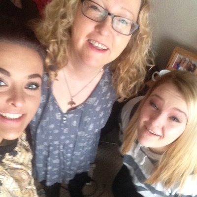 Profile Picture of Alison Sear (@AliBee16) on Twitter