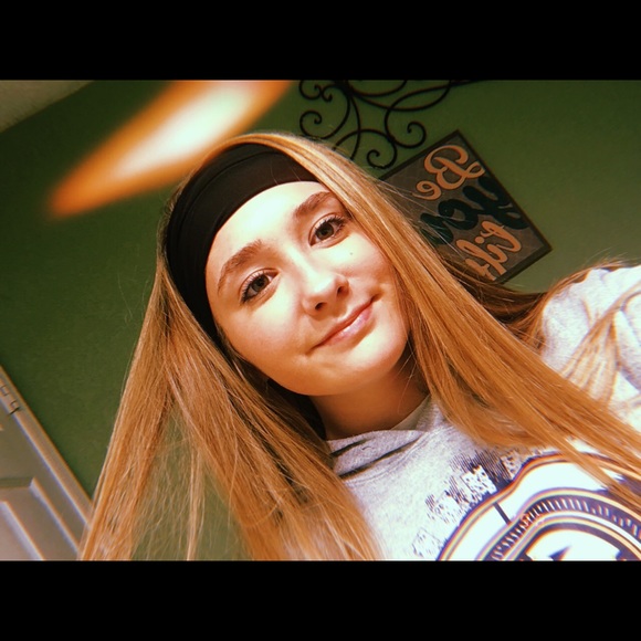 Profile Picture of Payton Hirter (@pdhirter) on Poshmark