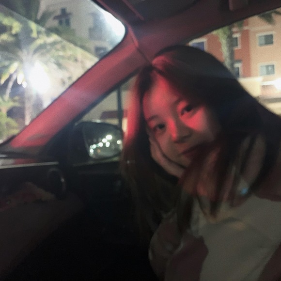 Profile Picture of Bailin Jiang (@bailinjiang) on Poshmark