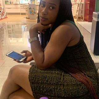 Profile Picture of Vivi Dee (@vivi.dee.961) on Facebook