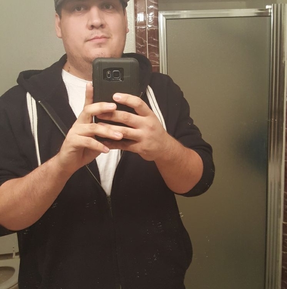 Profile Picture of David Rivera (@daarivera34) on Poshmark