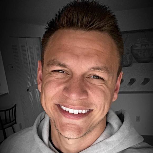 Profile Picture of Kevin Zuleger (@zulegerkevin) on Poshmark