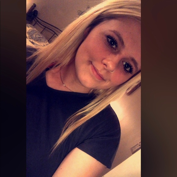 Profile Picture of Brooke Keener (@brookee2444) on Poshmark