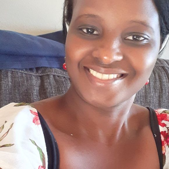 Profile Picture of Mwende Moreau (@mwende123) on Poshmark
