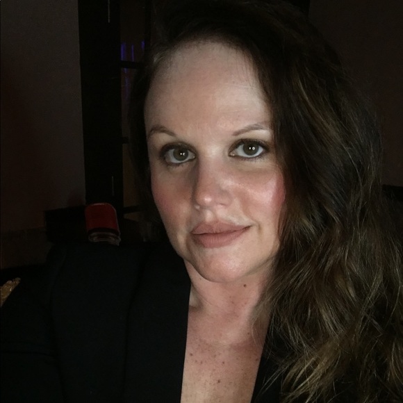 Profile Picture of Layla Veley (@laylaveley) on Poshmark