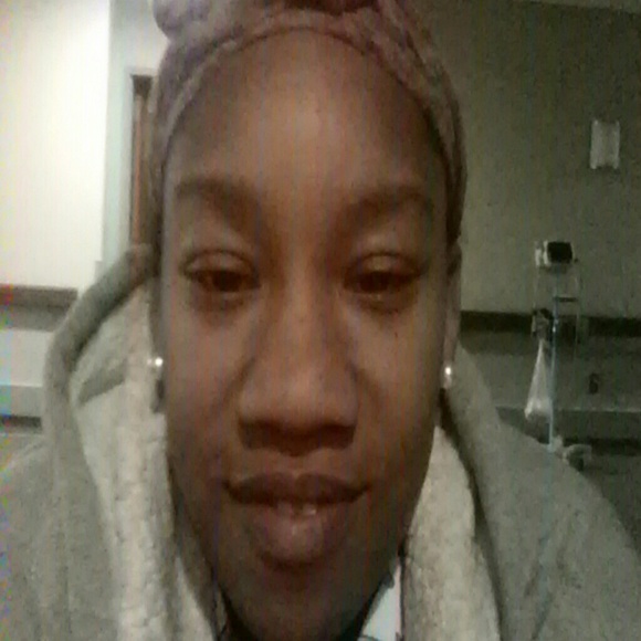 Profile Picture of Lorryn Bradley (@lorrynb) on Poshmark