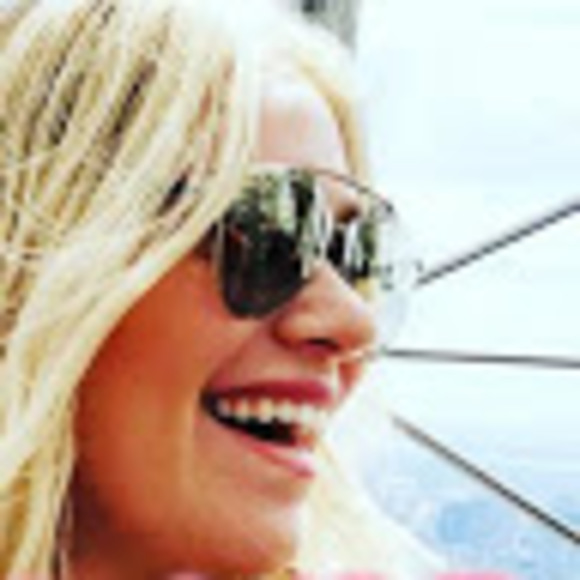Profile Picture of Claire Rifkin (@clairerifkin27) on Poshmark
