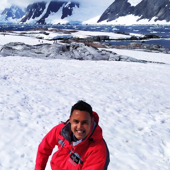 Sneden Dsilva - Poshmark Profile Picture of Sneden Dsilva (@sneden_dsilva) on Poshmark