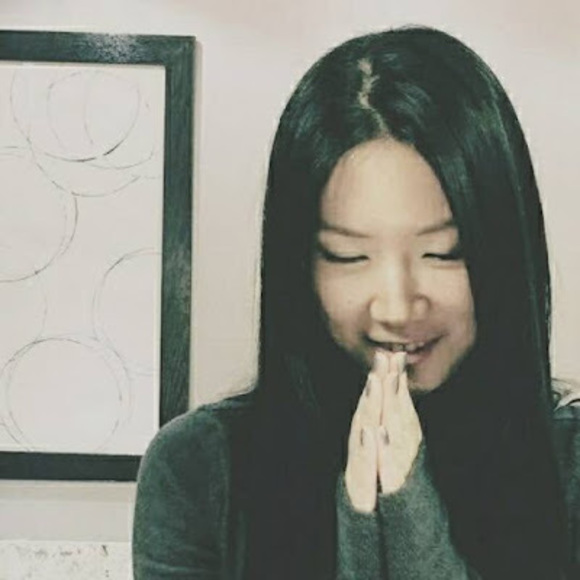 Profile Picture of Fuyuan Wang (@emmm987) on Poshmark