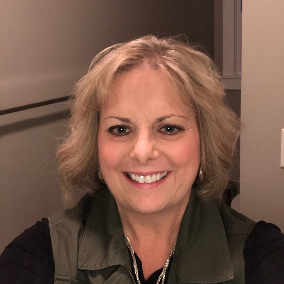 Profile Picture of Joan Traute (@jtraute) on Poshmark