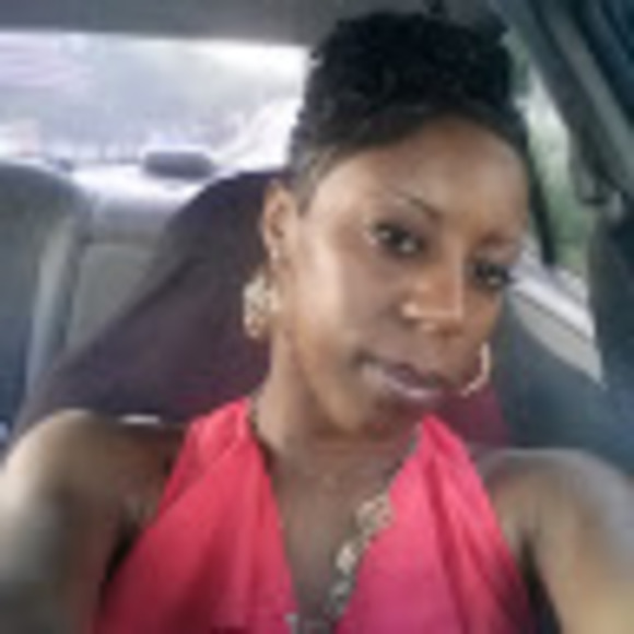 Profile Picture of Martique Leftdwrige (@martiquekamoh) on Poshmark