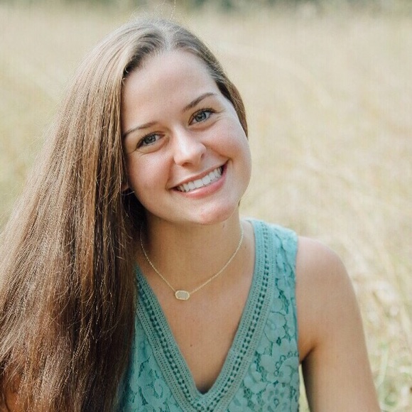 Cate Wenzler - Poshmark Profile Picture of Cate Wenzler (@cate_wenzler) on Poshmark