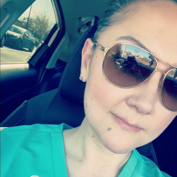 Profile Picture of Danielle Reader (@daniellereader) on Poshmark