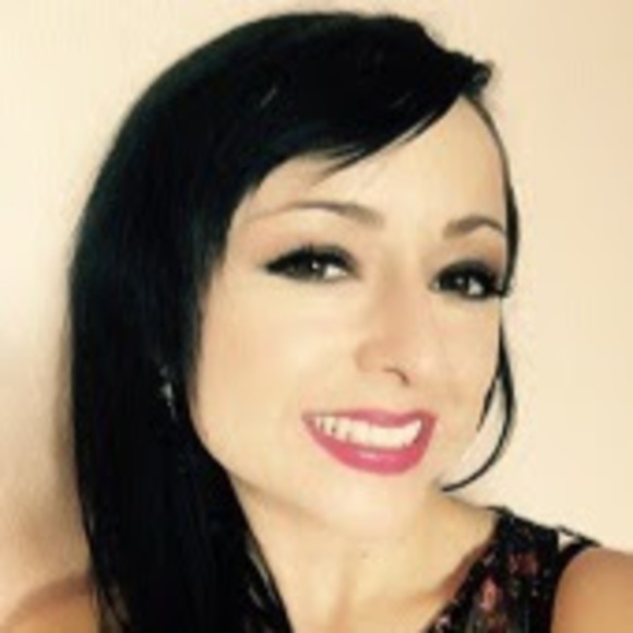 Profile Picture of Emily Andrews (@emilyandrews226) on Poshmark