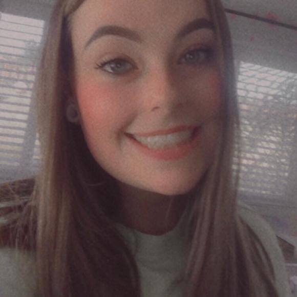 Profile Picture of Allison Honea (@allisonhonea) on Poshmark