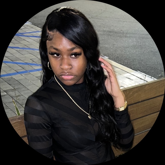 Profile Picture of Destiny Okoli (@desdajoint) on Poshmark