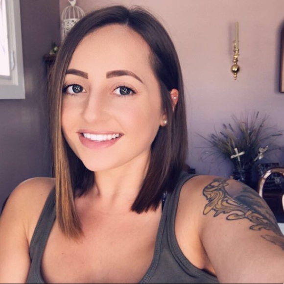 Profile Picture of Alicia Cibotti (@acibotti) on Poshmark
