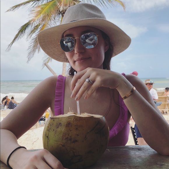 Profile Picture of Danielle Errickson (@def080290) on Poshmark